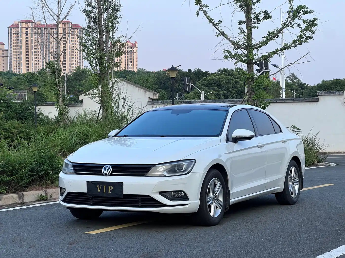 Volkswagen Lamando 2015 230TSI DSG Style