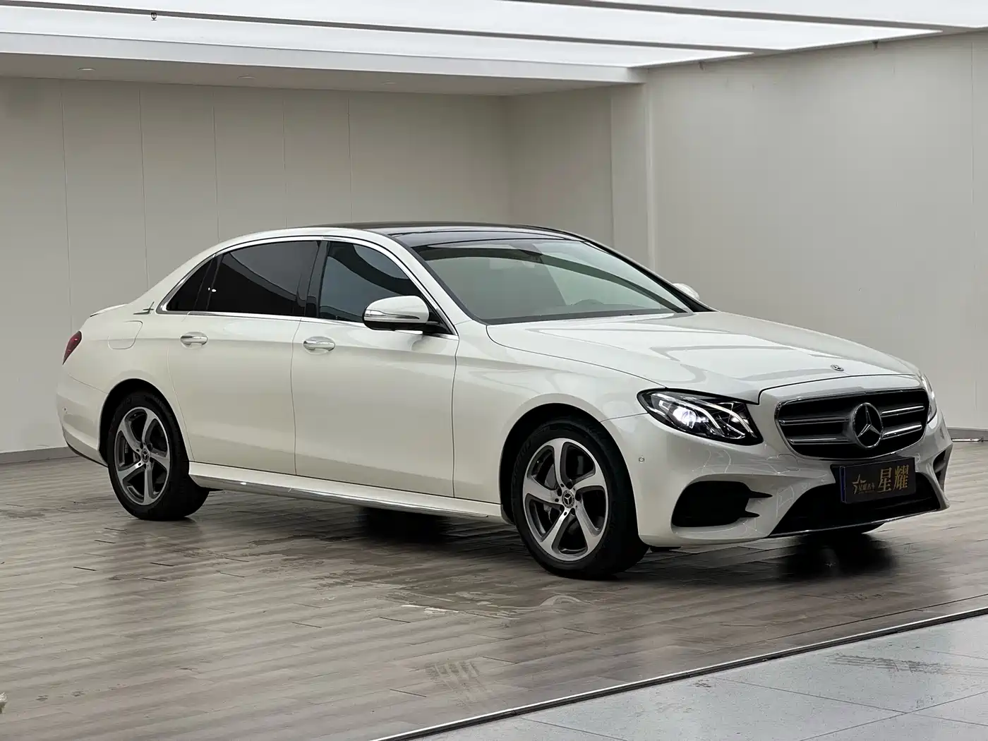 Mercedes-Benz E-Class 2019 E 300 L Sport Fashion фото 3