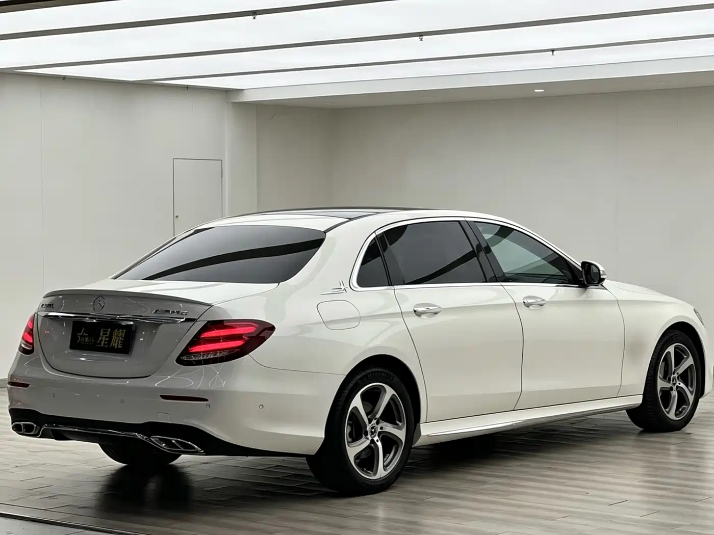 Mercedes-Benz E-Class 2019 E 300 L Sport Fashion фото 21