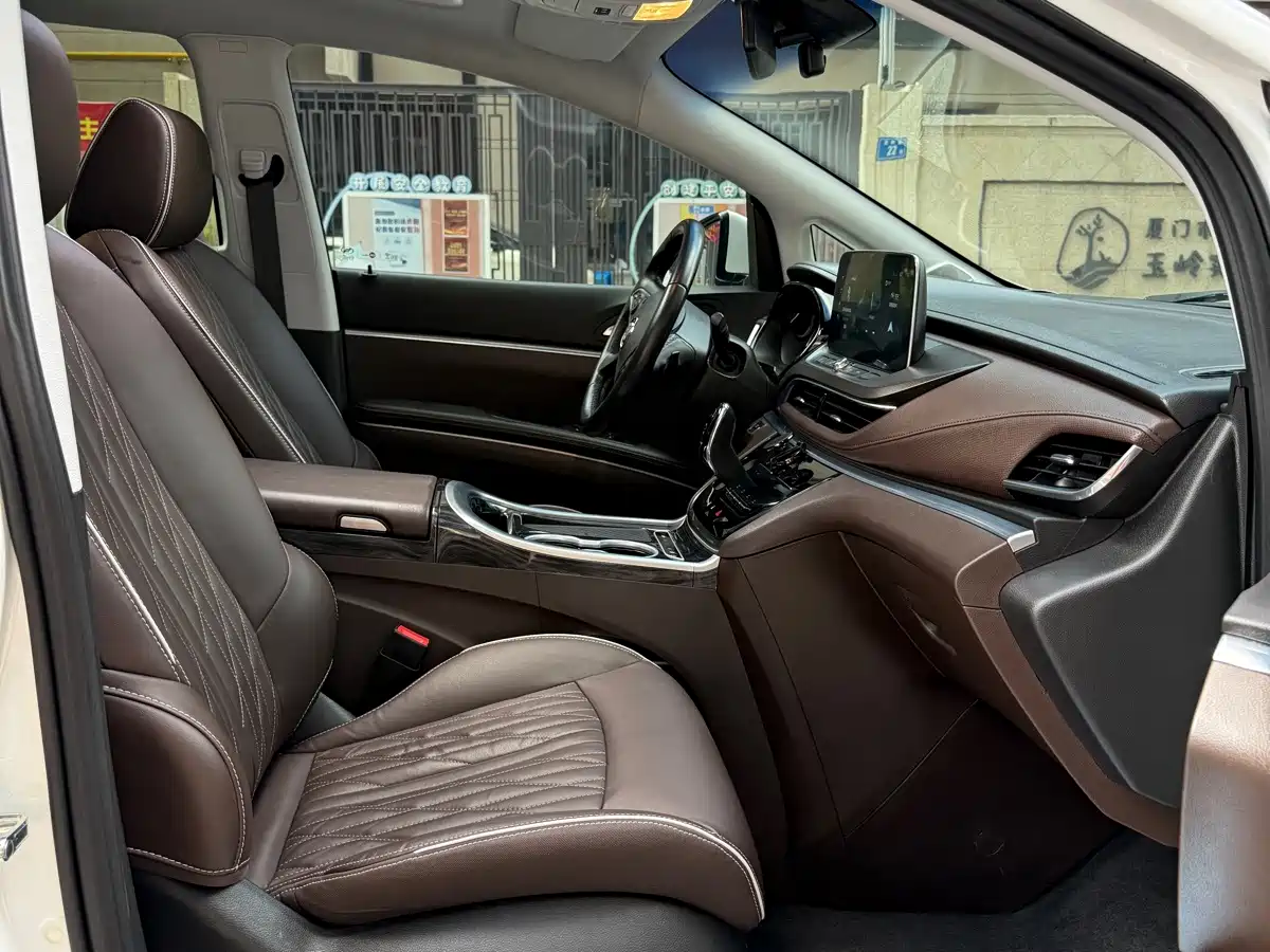 Photo 19 - Buick GL8