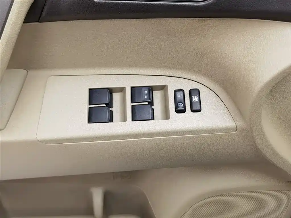 Toyota Highlander 2011 2.7L 2WD 5-seat Sport фото 9