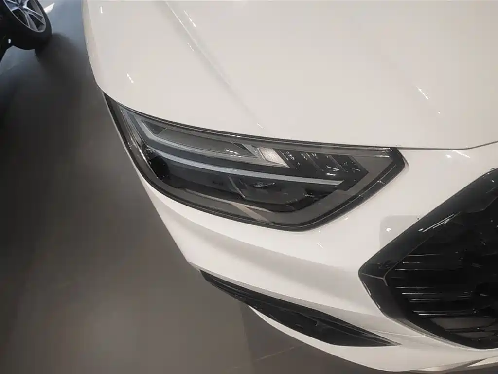 Audi Q5L 2023 40T Luxury Dynamic фото 13