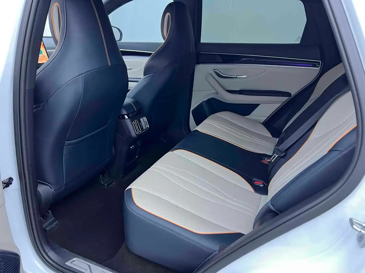 BYD Song PLUS PHEV 2021 DM-i 110KM Flagship PLUS фото 6
