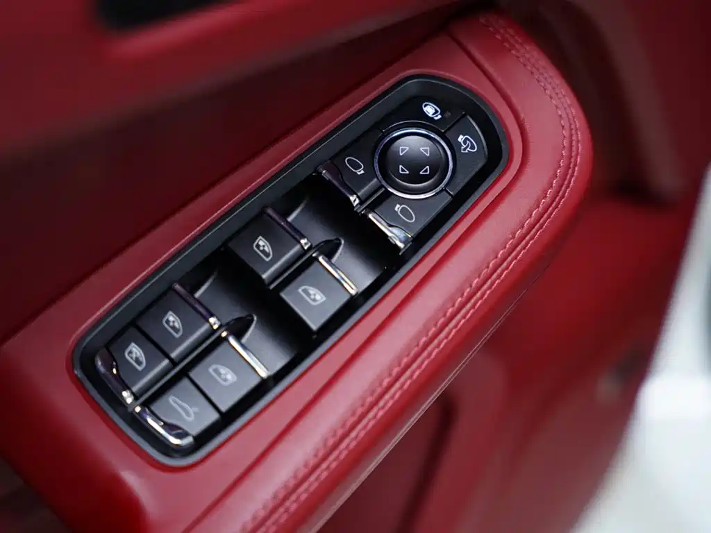 Porsche Macan 2023 Macan GTS 2.9T фото 31