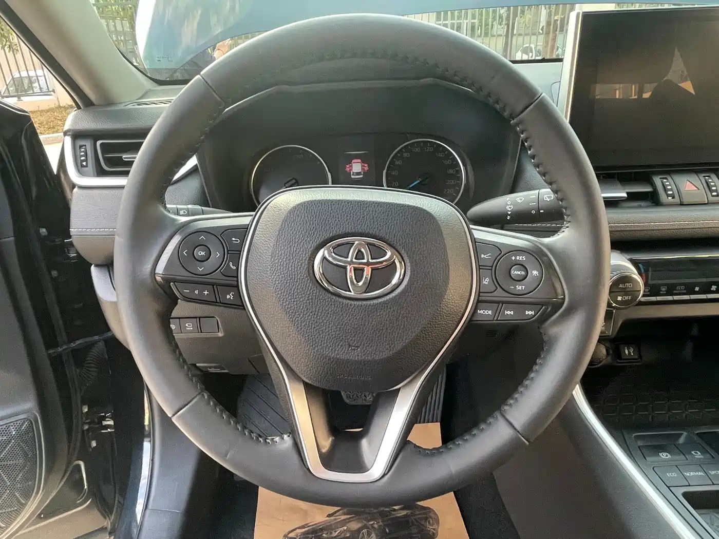 Toyota Wildlander 2022 Hybrid 2.5L E-CVT FWD Luxury Edition фото 12
