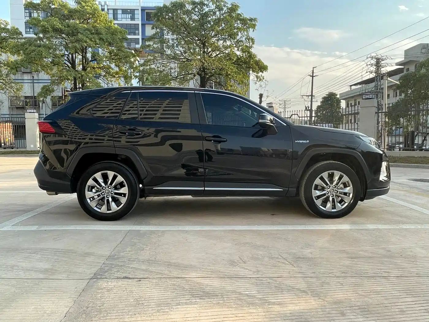 Toyota Wildlander 2022 Hybrid 2.5L E-CVT FWD Luxury Edition фото 17