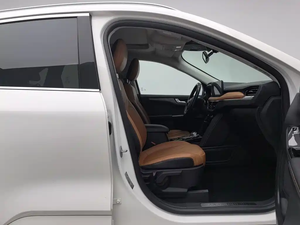 Photo 23 - Ford Escape