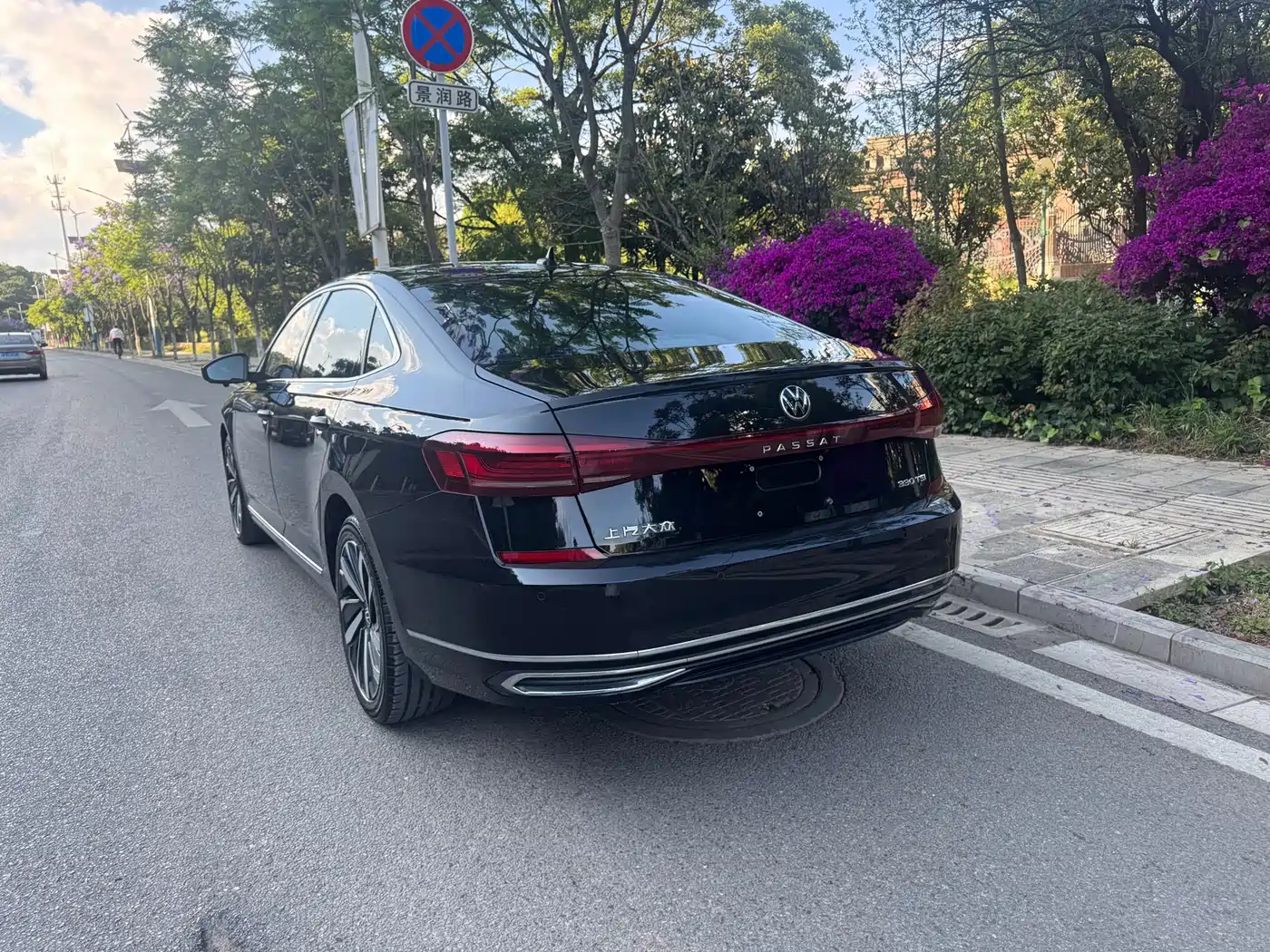 Volkswagen Passat 2022 330TSI Starlight Elite Edition фото 12