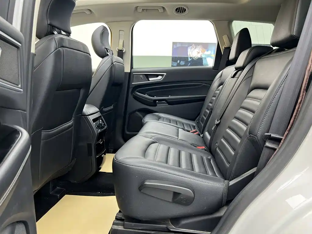 Фото 31 - Ford Edge