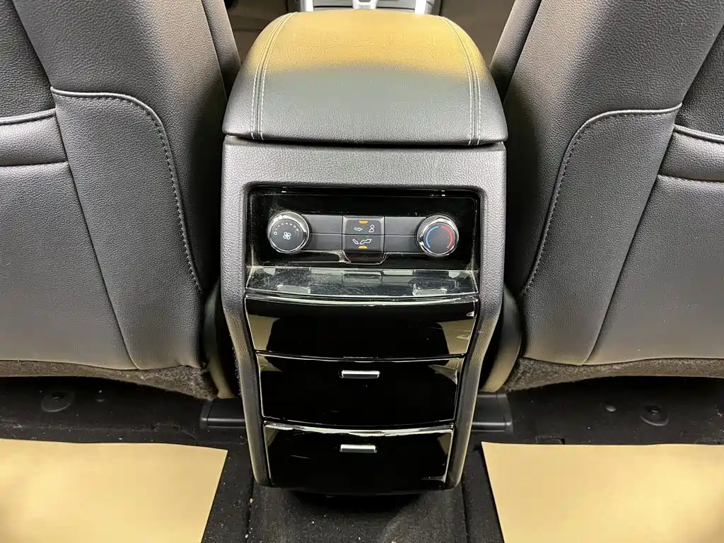 Фото 37 - Ford Edge
