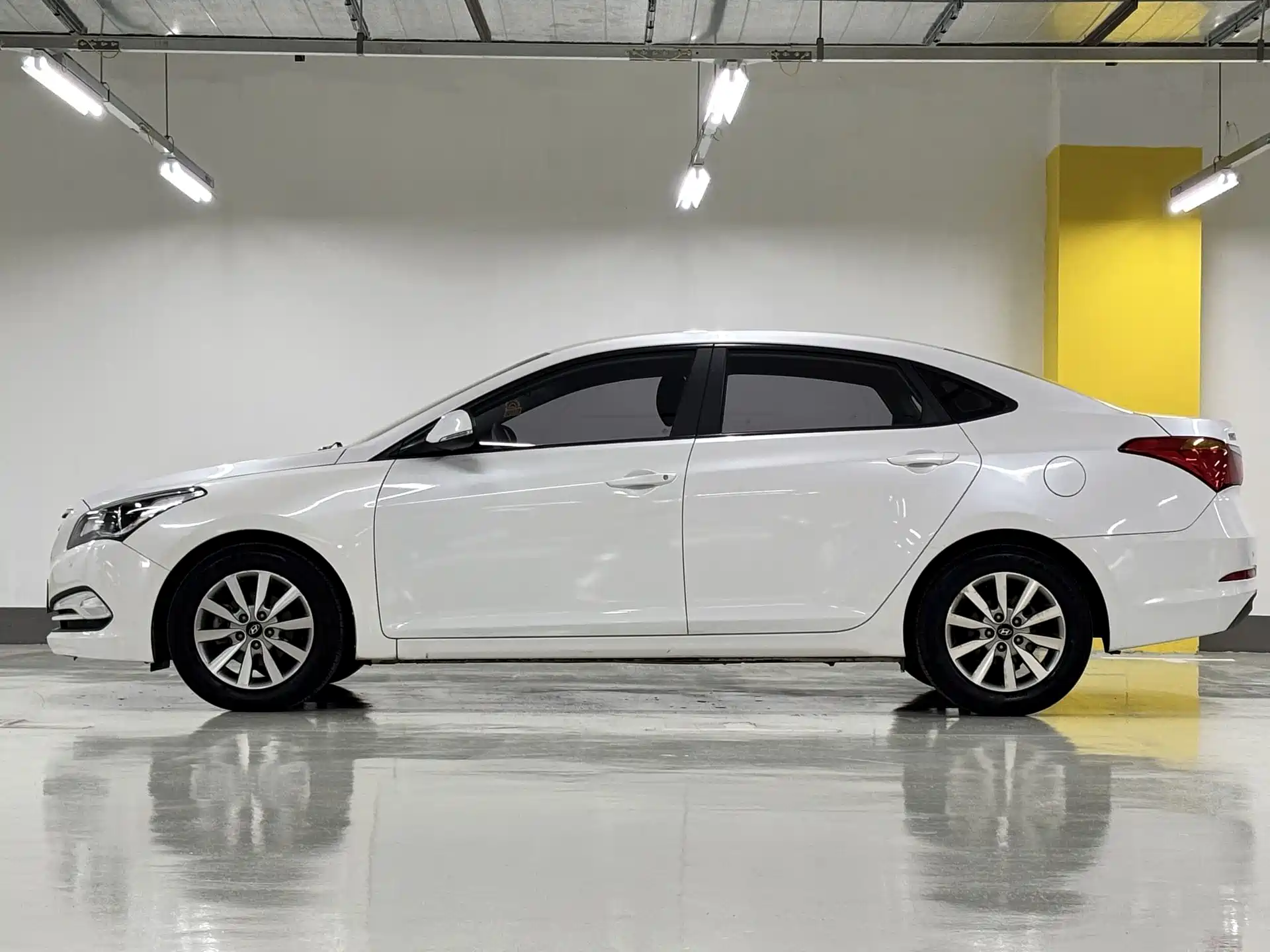 Photo 7 - Hyundai Mistra
