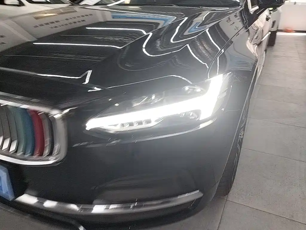 Фото 24 - Volvo S90