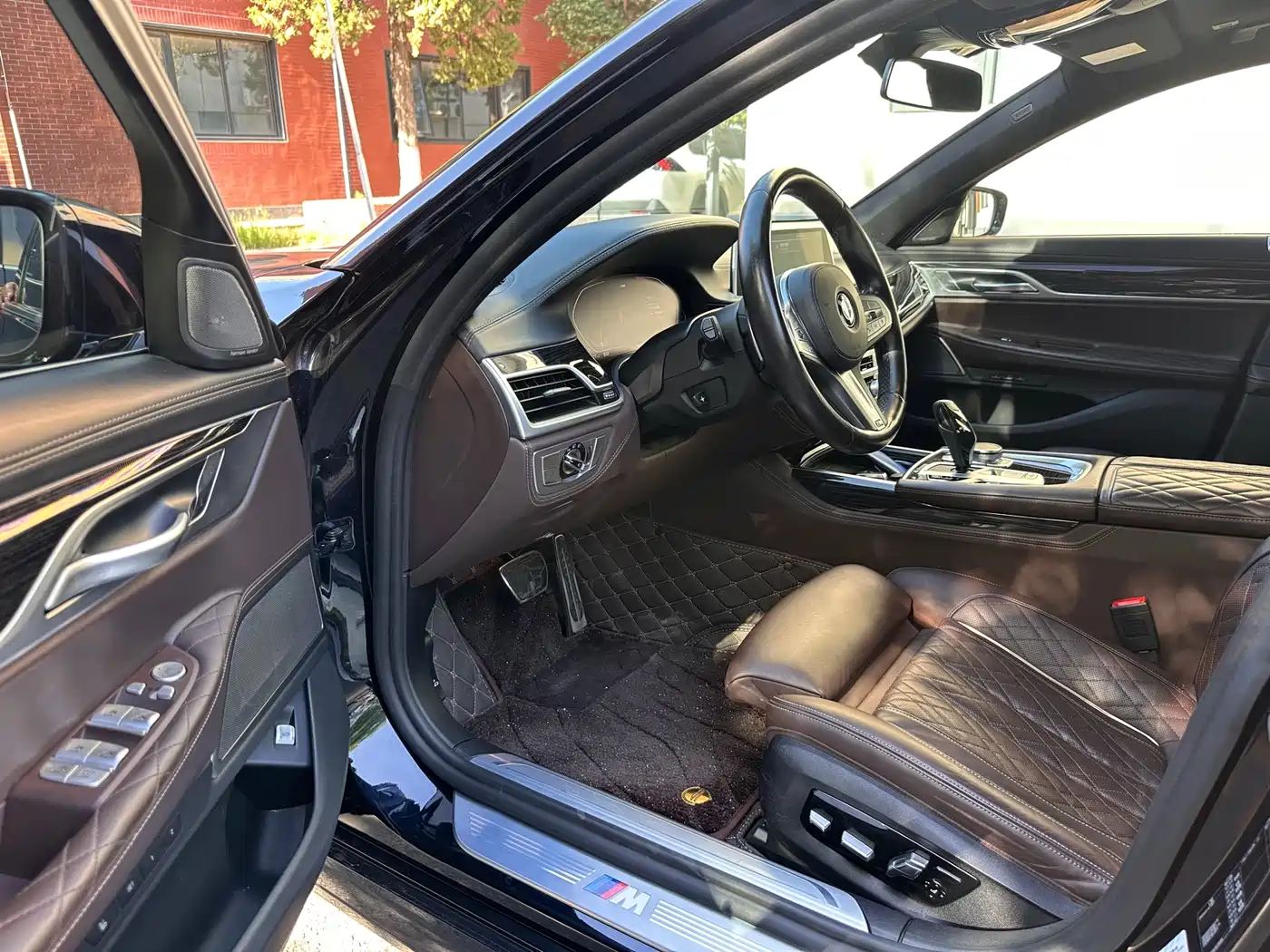 BMW 7 Series 2021 Model 740Li Leading M Sport Package фото 4