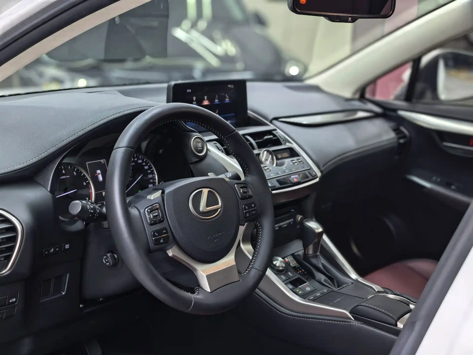 Фото 14 - Lexus NX