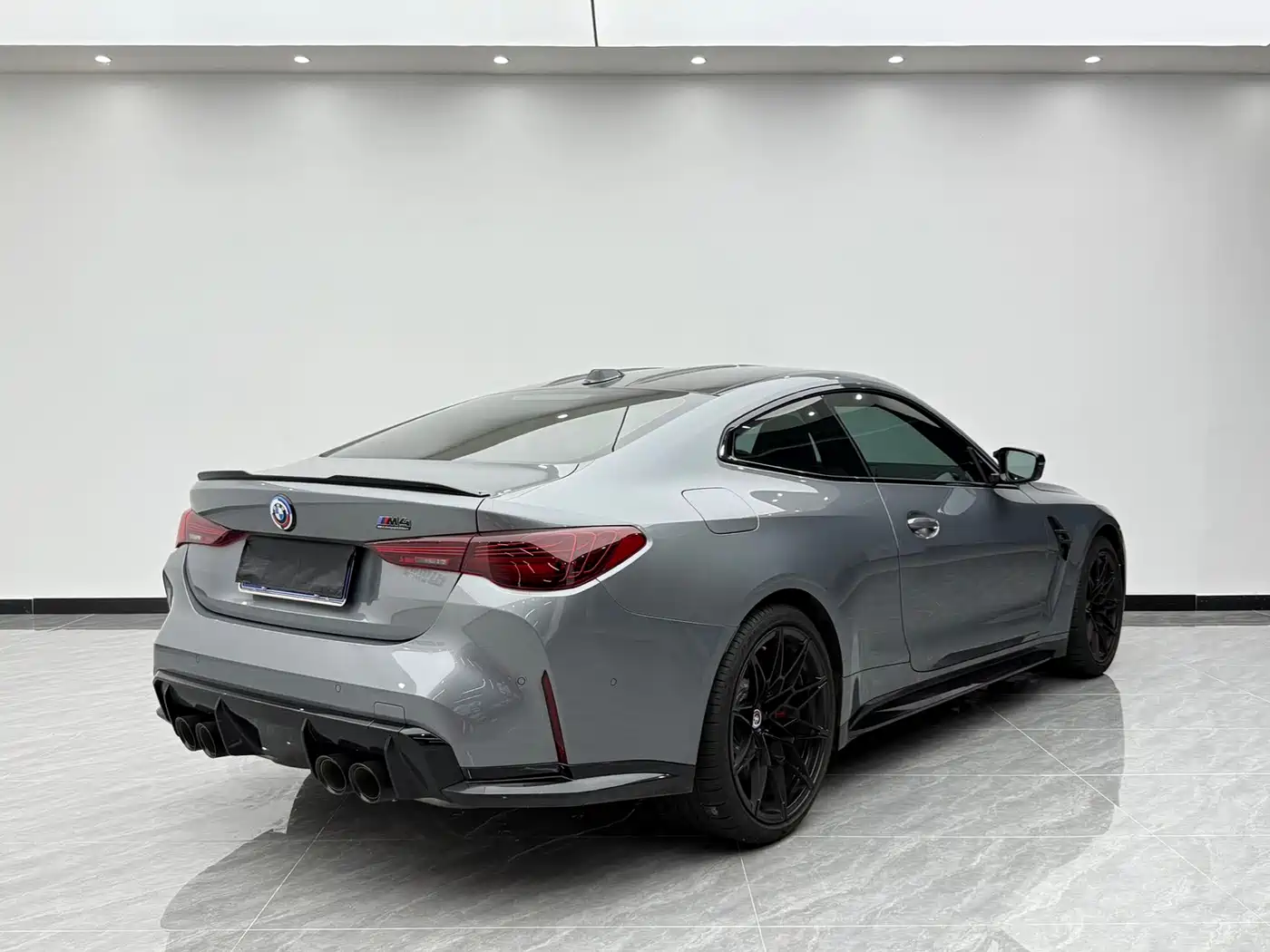 BMW M4 2024 BMW M4 Coupe M xDrive Competition фото 4