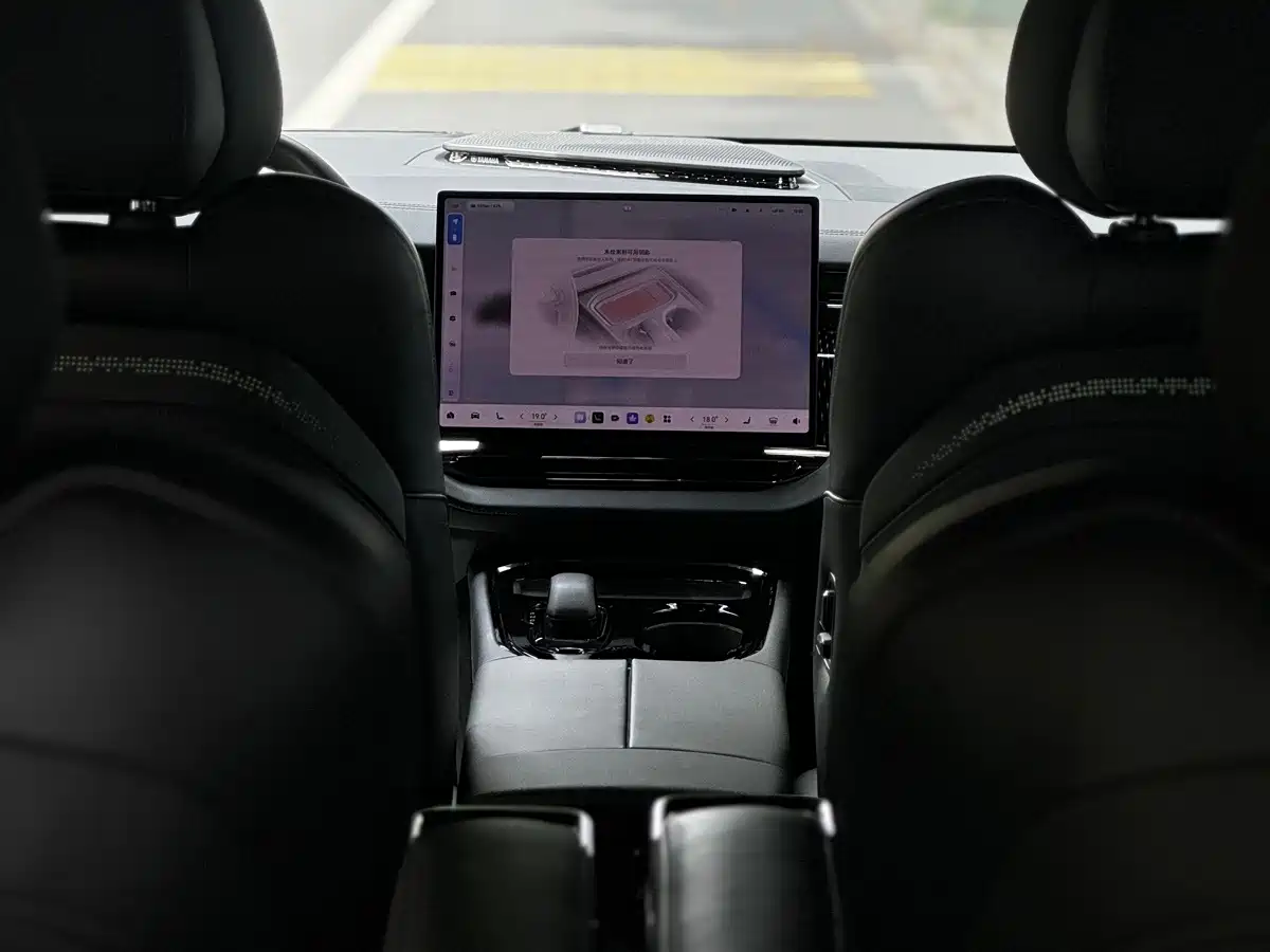 ZEEKR 009 2025 2024 6-seat Executive AWD 108kWh