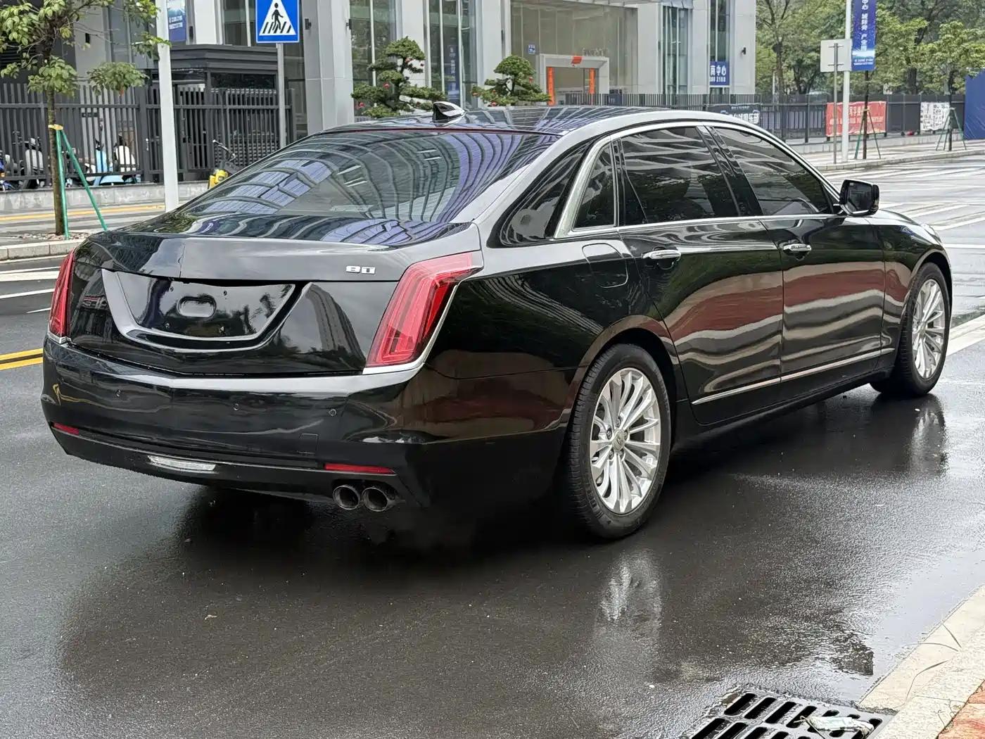 Photo 13 - Cadillac CT6