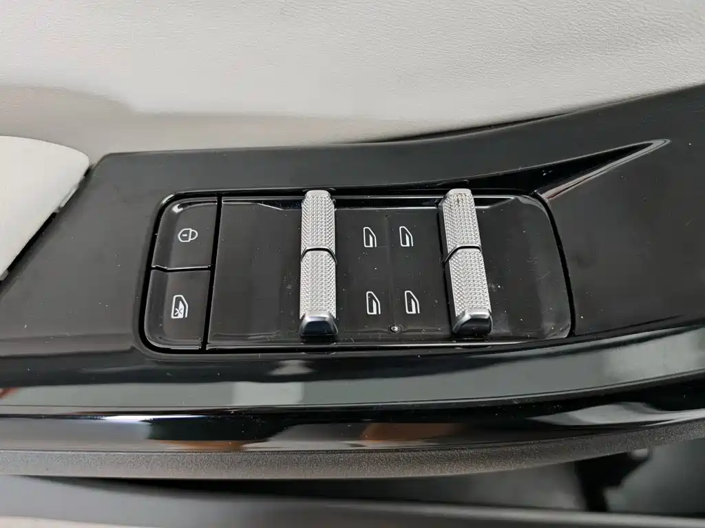 Geely Galaxy Galaxy L6 2023 125km Starship 9