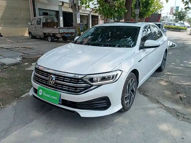 Volkswagen Sagitar 2022