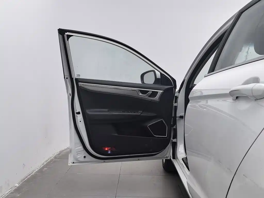 Фото 8 - Geely Emgrand GL