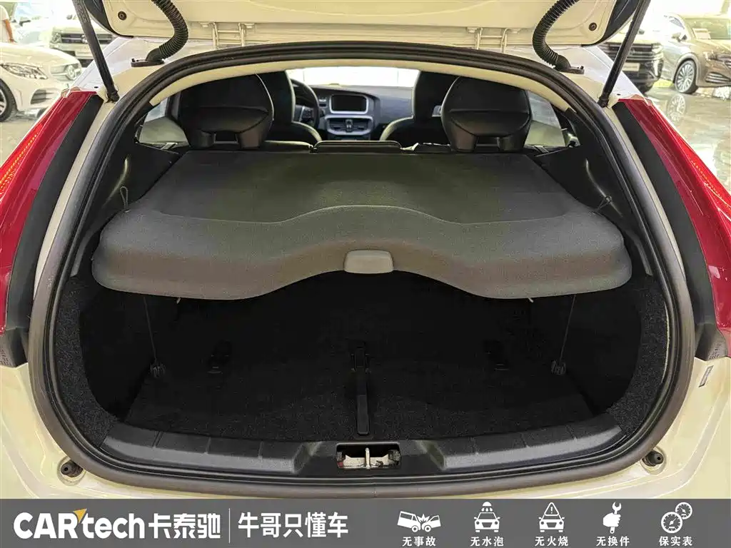 Photo 13 - Volvo V40