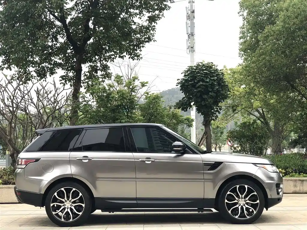 Land Rover Range Rover Sport 2014 3.0 SC V6 HSE фото 4