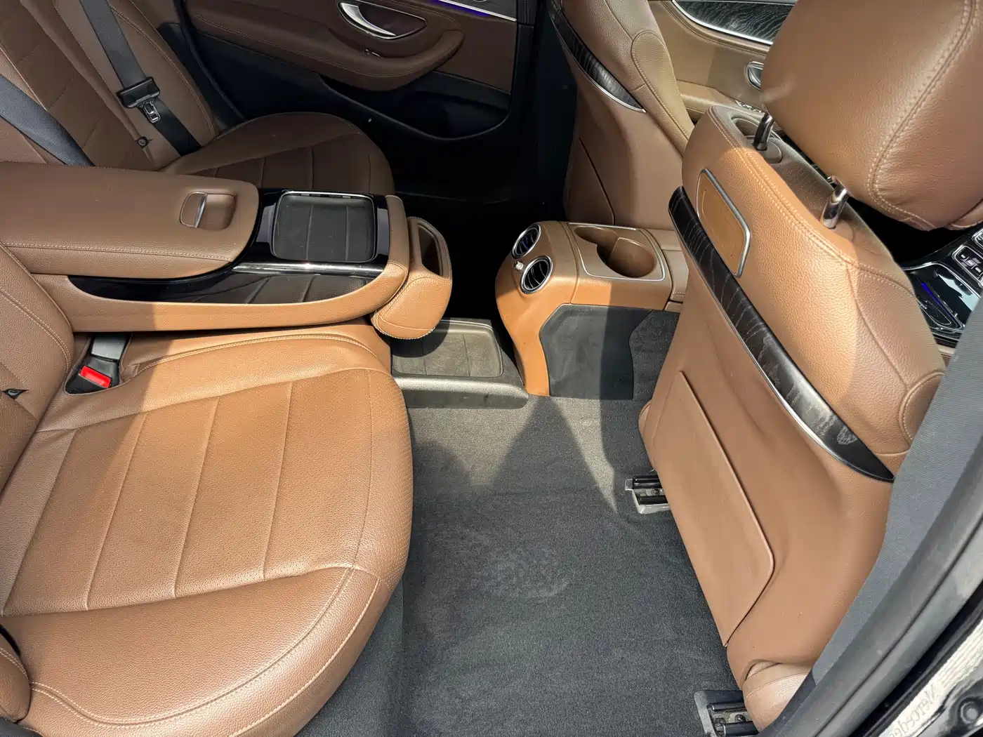 Mercedes-Benz E-Class 2016 E 200 L Sport Type фото 17