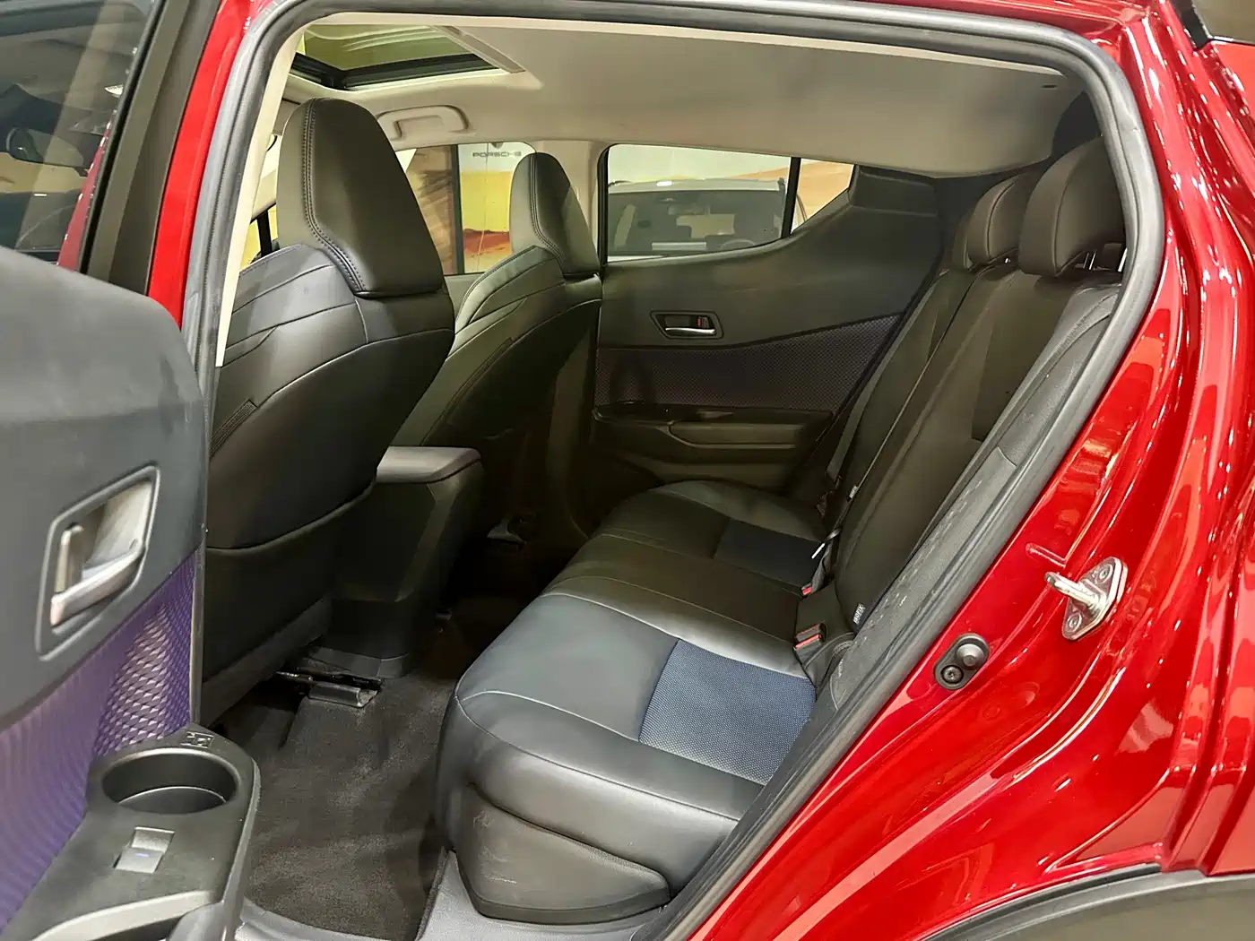 Toyota C-HR 2020 Model 2.0L Leading фото 9