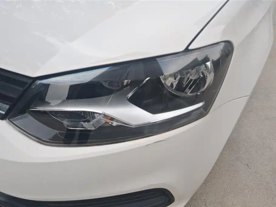 Volkswagen Polo 2014 1.4L Manual Trend Edition фото 5