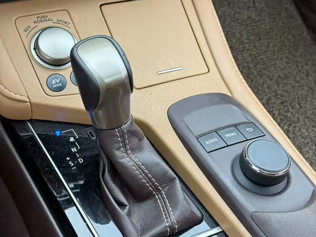 Lexus ES 2015 300h Comfort Edition фото 7