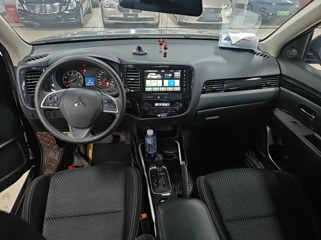 Mitsubishi Outlander 2021 2021 2.0L 2WD Smooth Ride Version 5-Seater