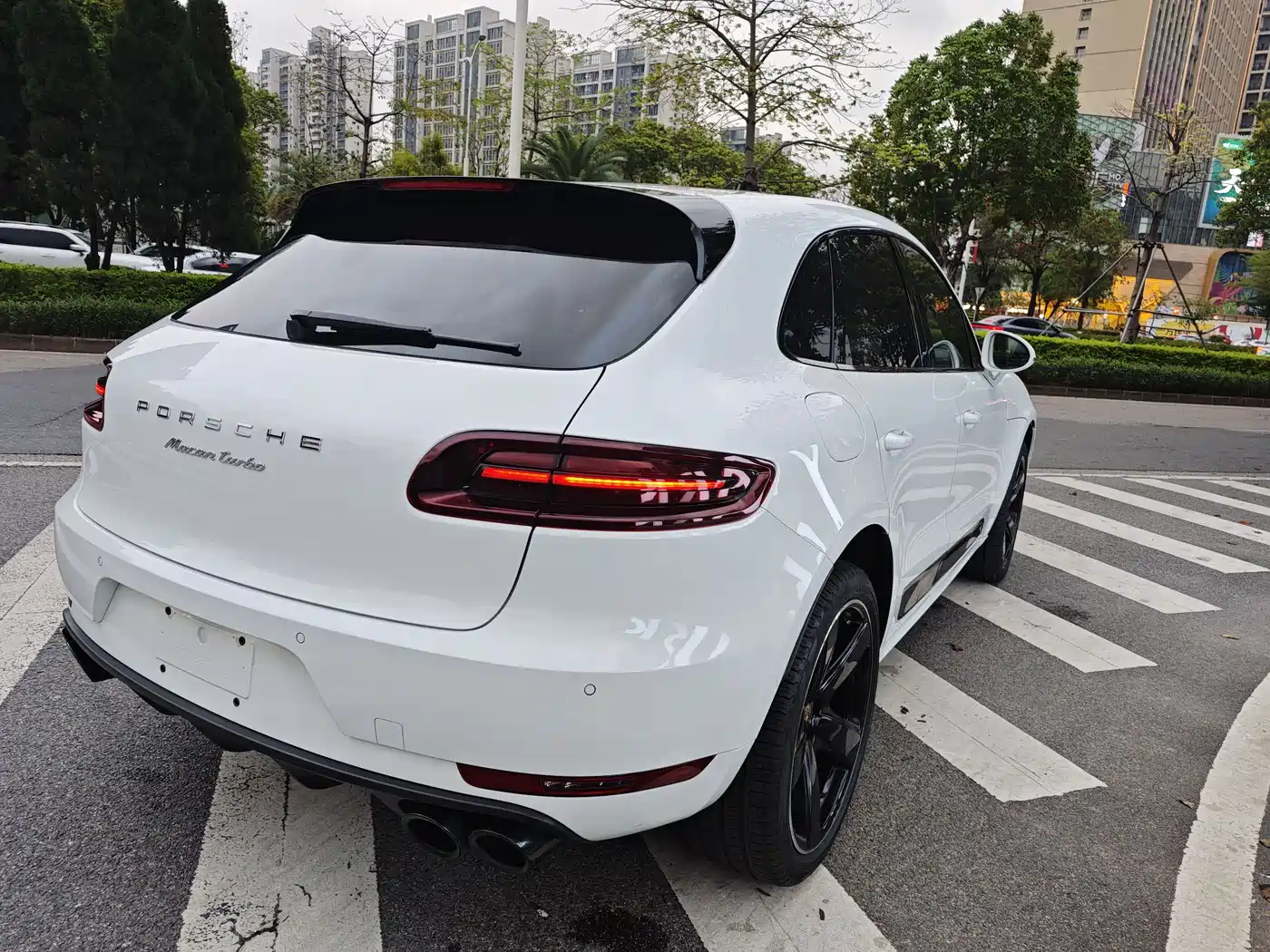 Porsche Macan 2016 Macan Turbo 3.6T фото 6