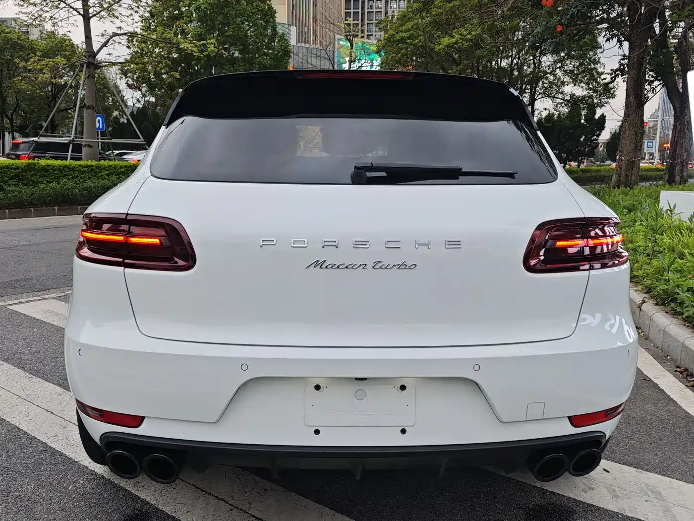 Porsche Macan 2016 Macan Turbo 3.6T фото 5
