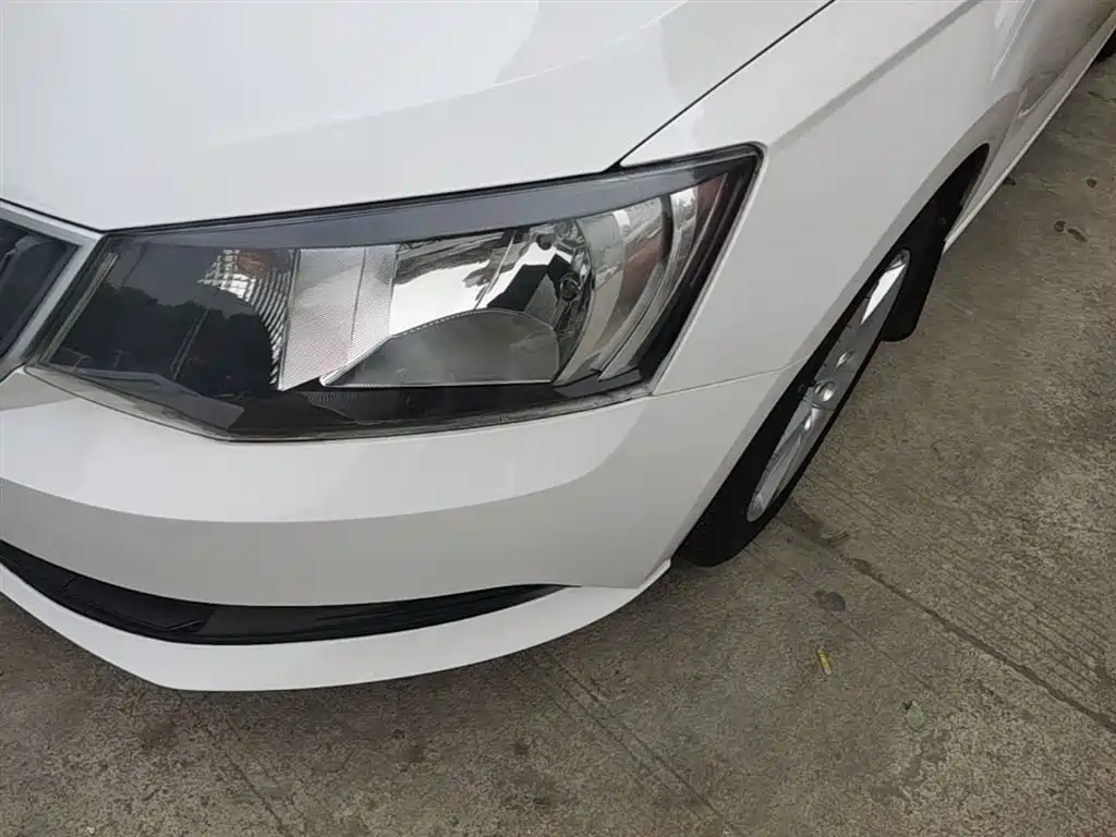 Škoda Fabia 2016 1.4L Automatic Car Enjoy Edition фото 24