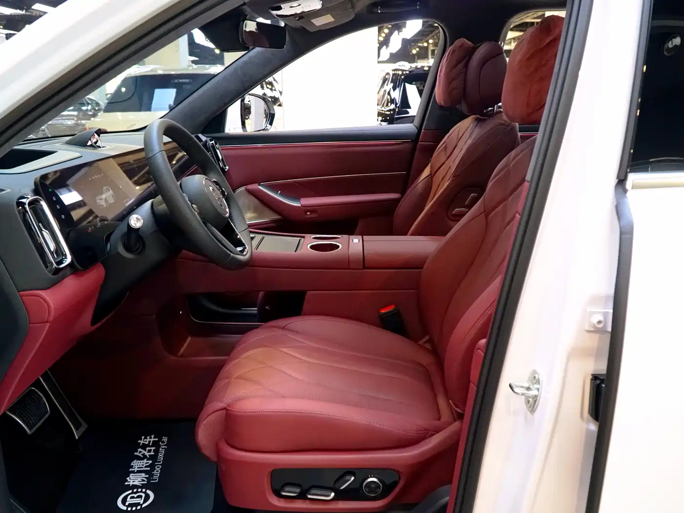 AITO Wenjie AITO M8 2025 Range Extender Max+ Edition 53.4kWh 5-seater фото 8