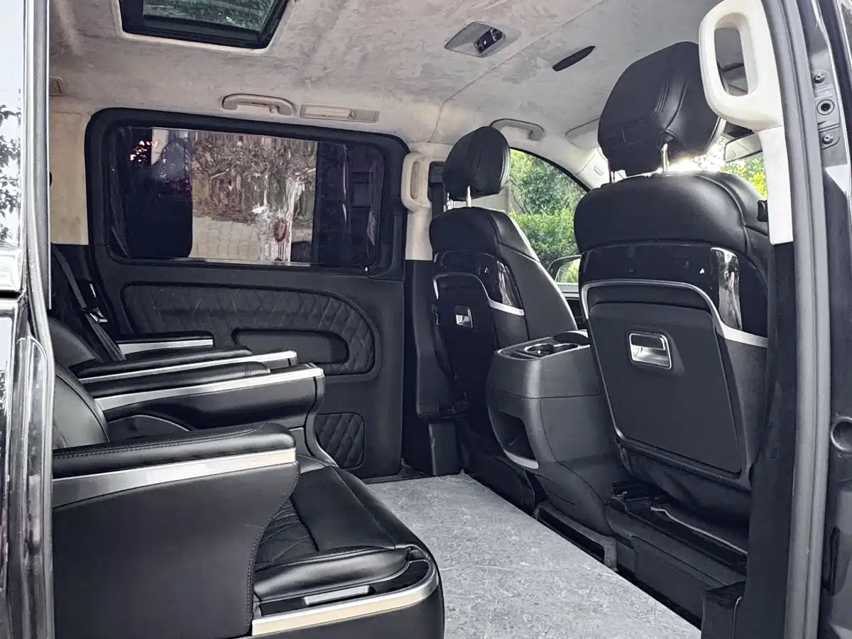 Mercedes-Benz V-Class 2018 V 260 L Premium Long Version China V фото 15