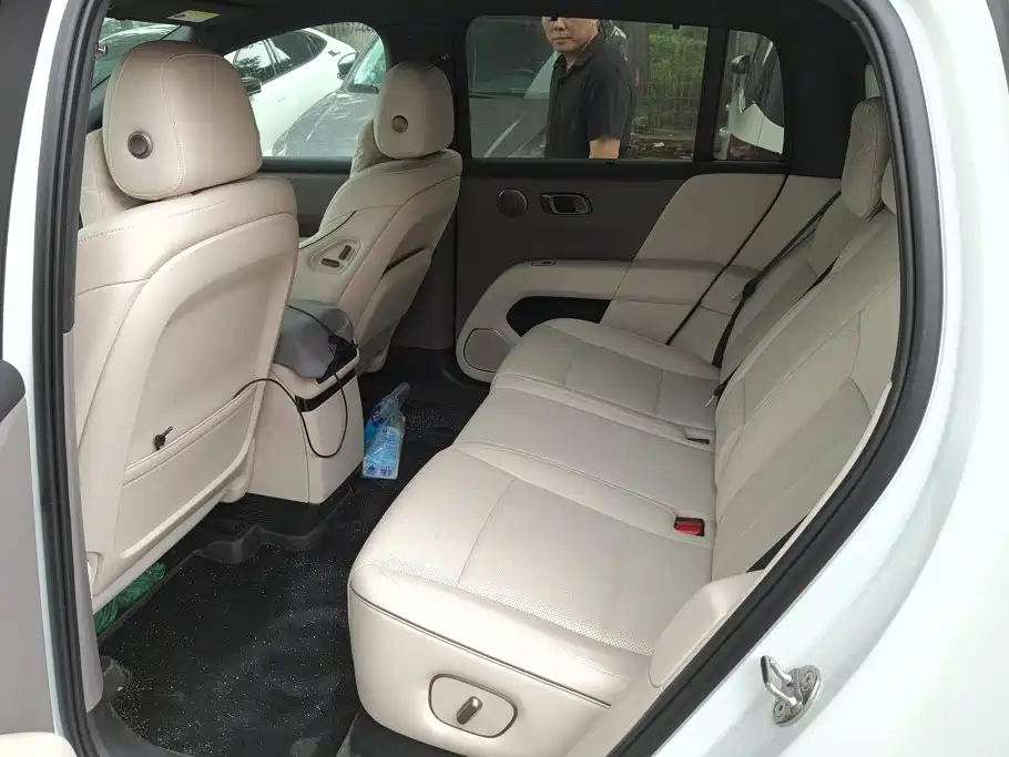Li Auto i6 2026 2025 2WD Base Model