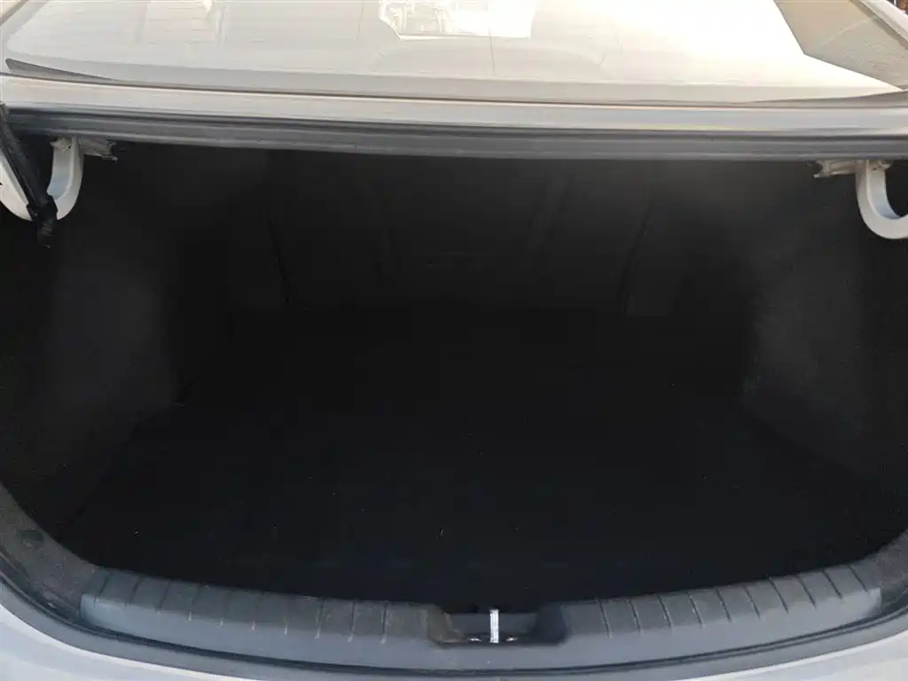 Hyundai Elantra 2016 Model 1.6L Automatic Smart Elite фото 16