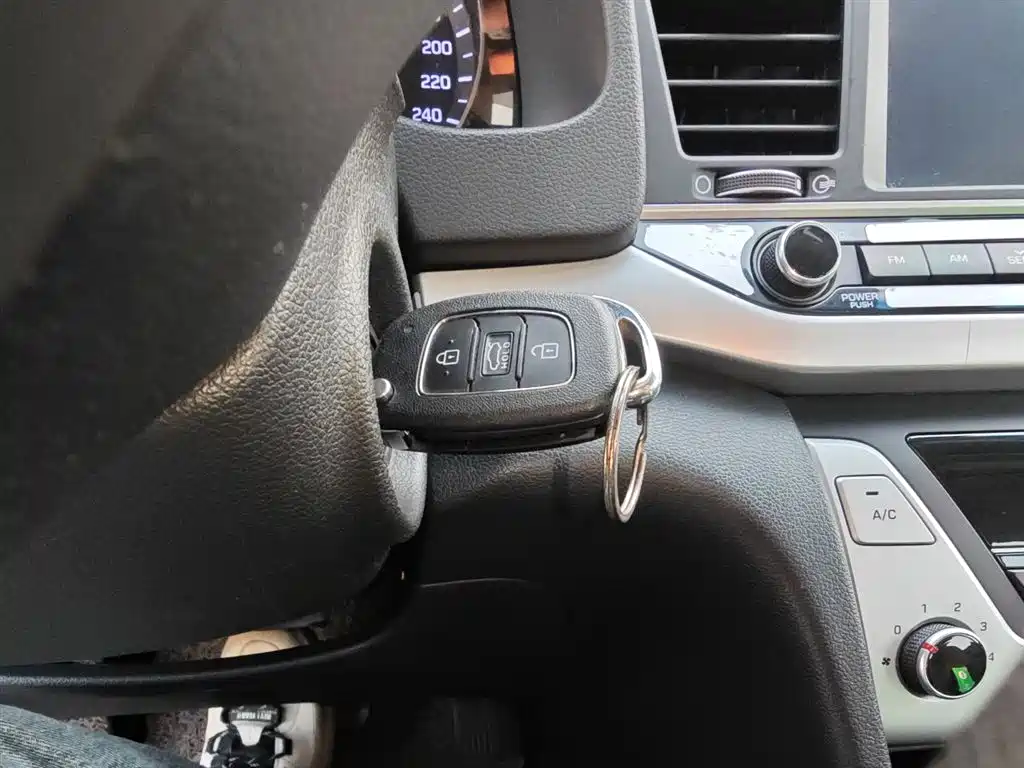 Hyundai Elantra 2016 Model 1.6L Automatic Smart Elite фото 18