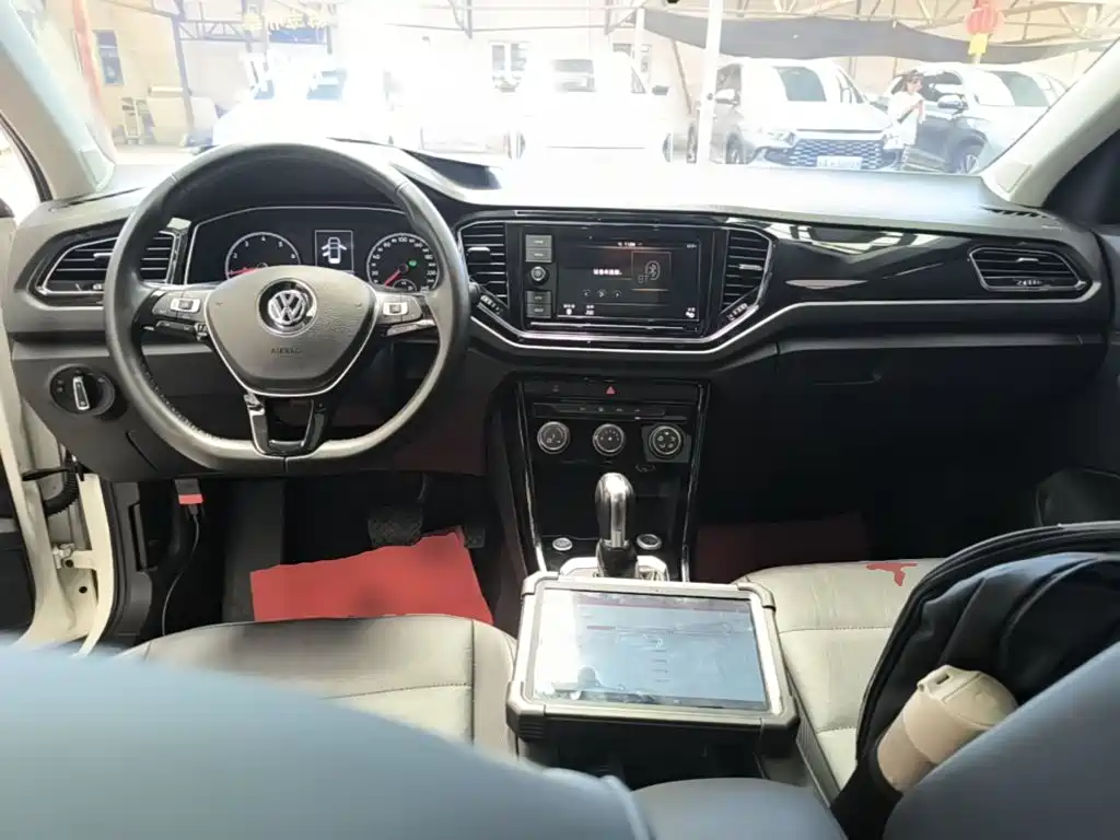 صورة 10 - Volkswagen T-ROC