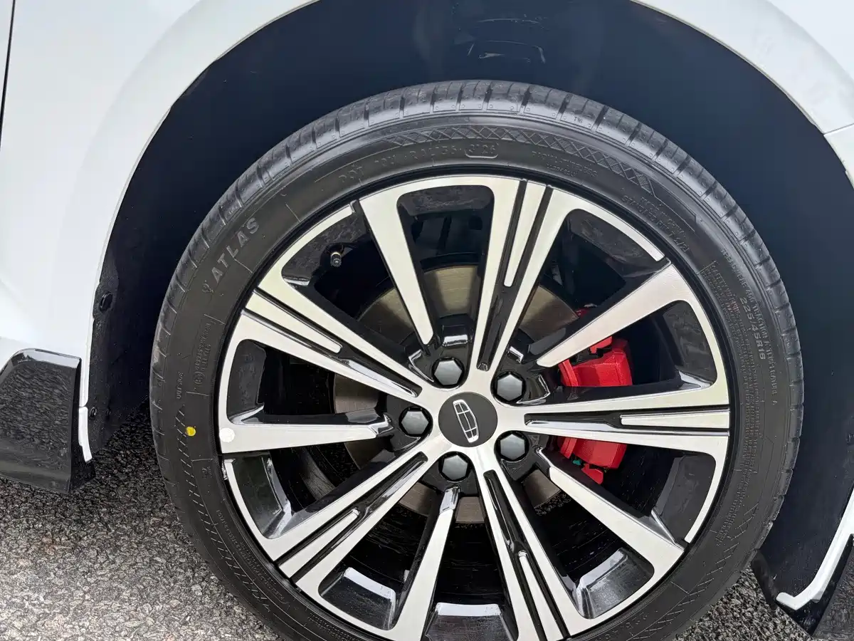 Фото 6 - Geely Preface