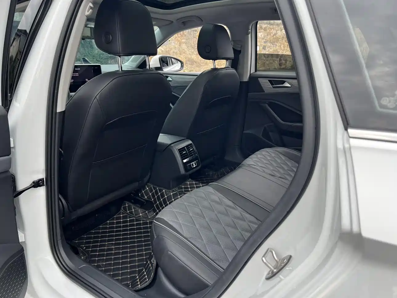Volkswagen Sagitar 2025 300TSI DSG Surpass Edition фото 8