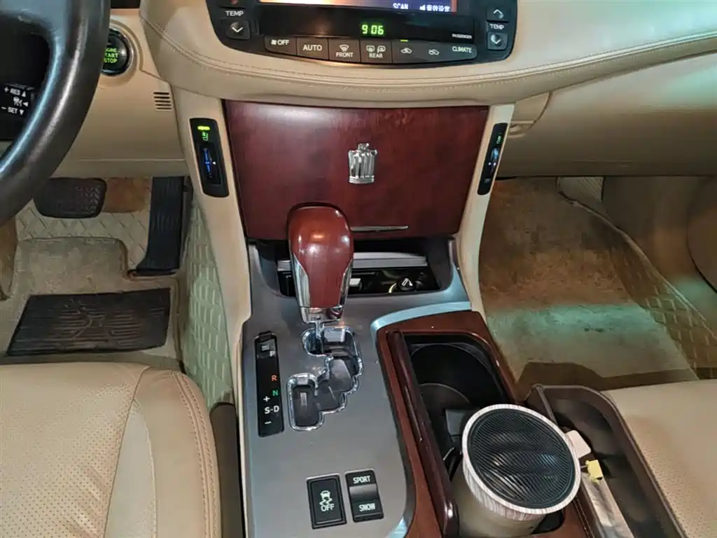 Toyota Crown 2012 3.0L Royal Saloon VIP фото 14