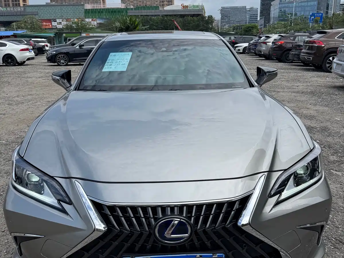 Lexus ES 2022 300h Ultimate Edition фото 9