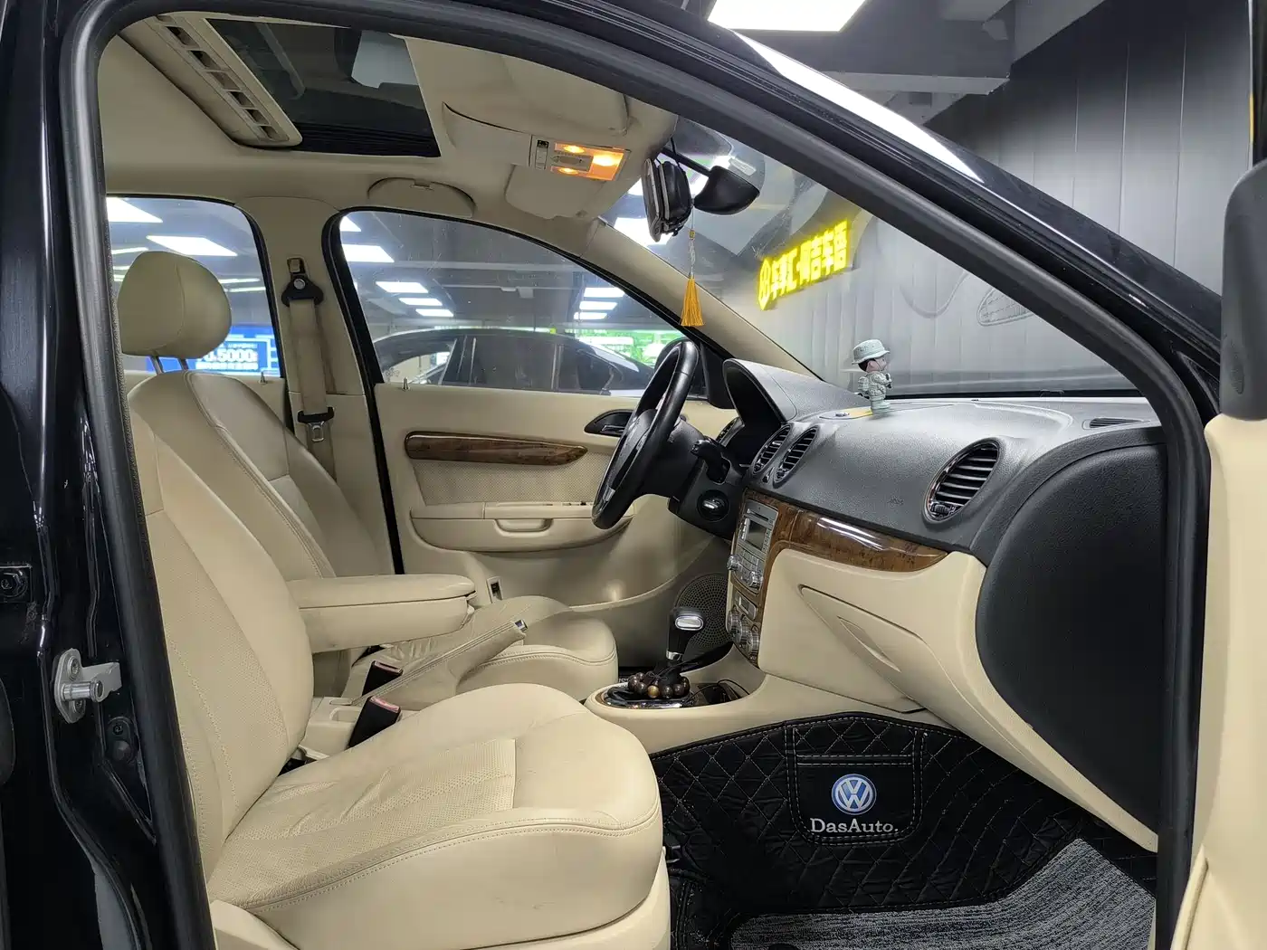 Volkswagen Lavida 2008 2.0L Manual Premium Edition фото 10