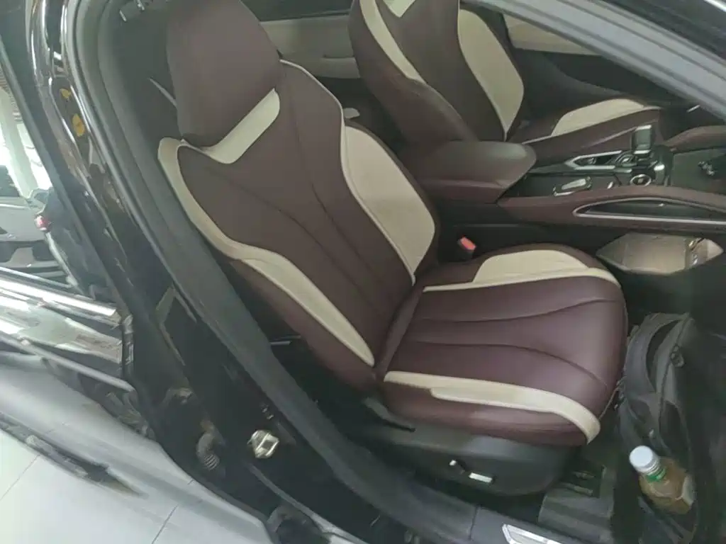 Фото 25 - Geely Monjaro
