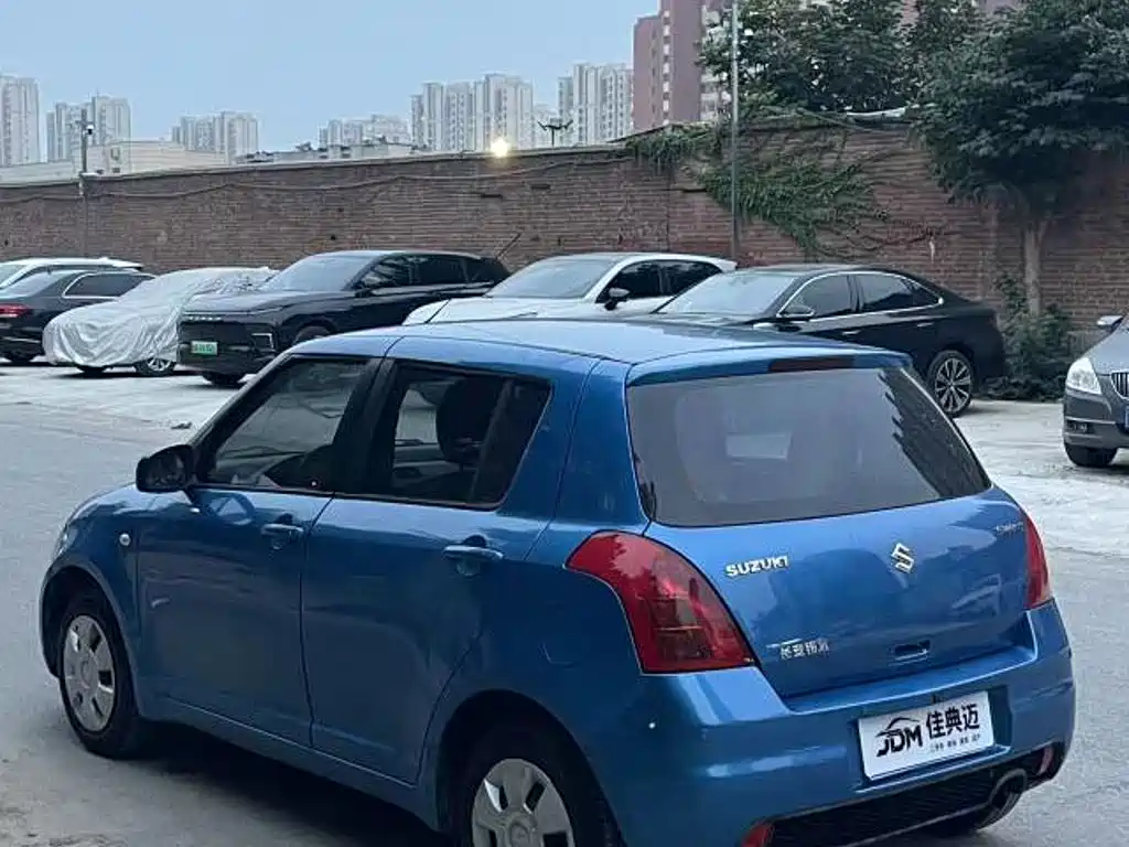 Photo 4 - Suzuki Swift