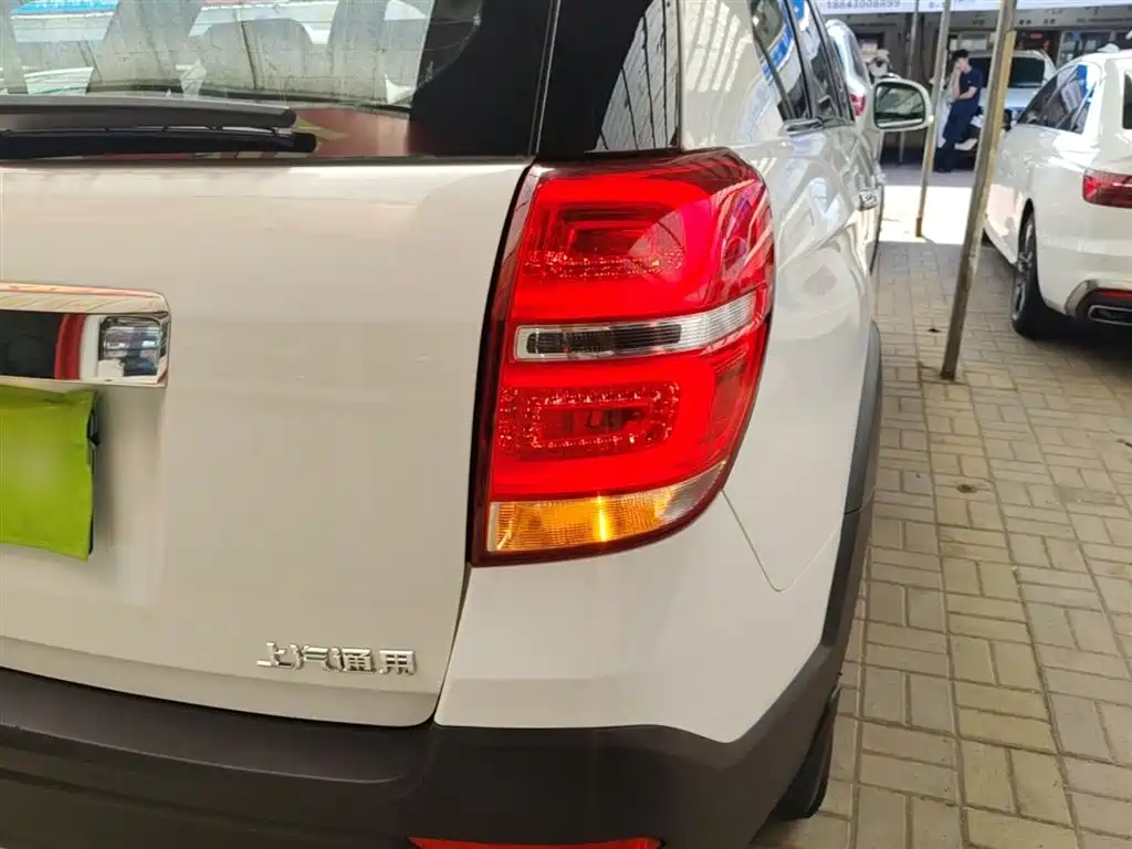 Chevrolet Captiva 2015 2.4L 2WD Urban Edition 7-seater фото 8