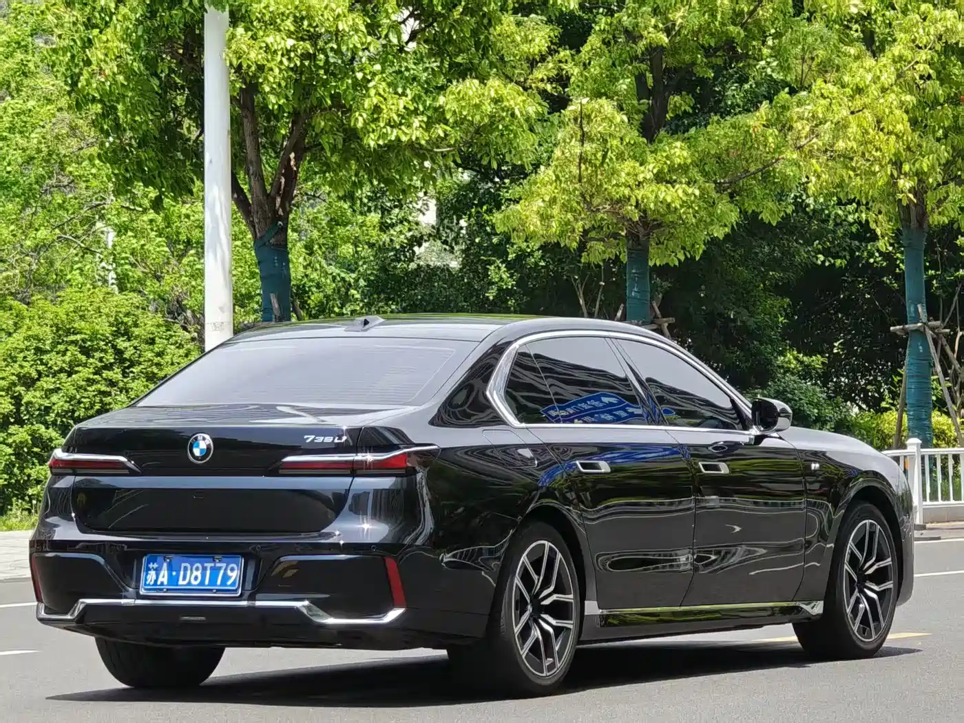 BMW 7 Series 2023 Model 735Li M Sport Package фото 15
