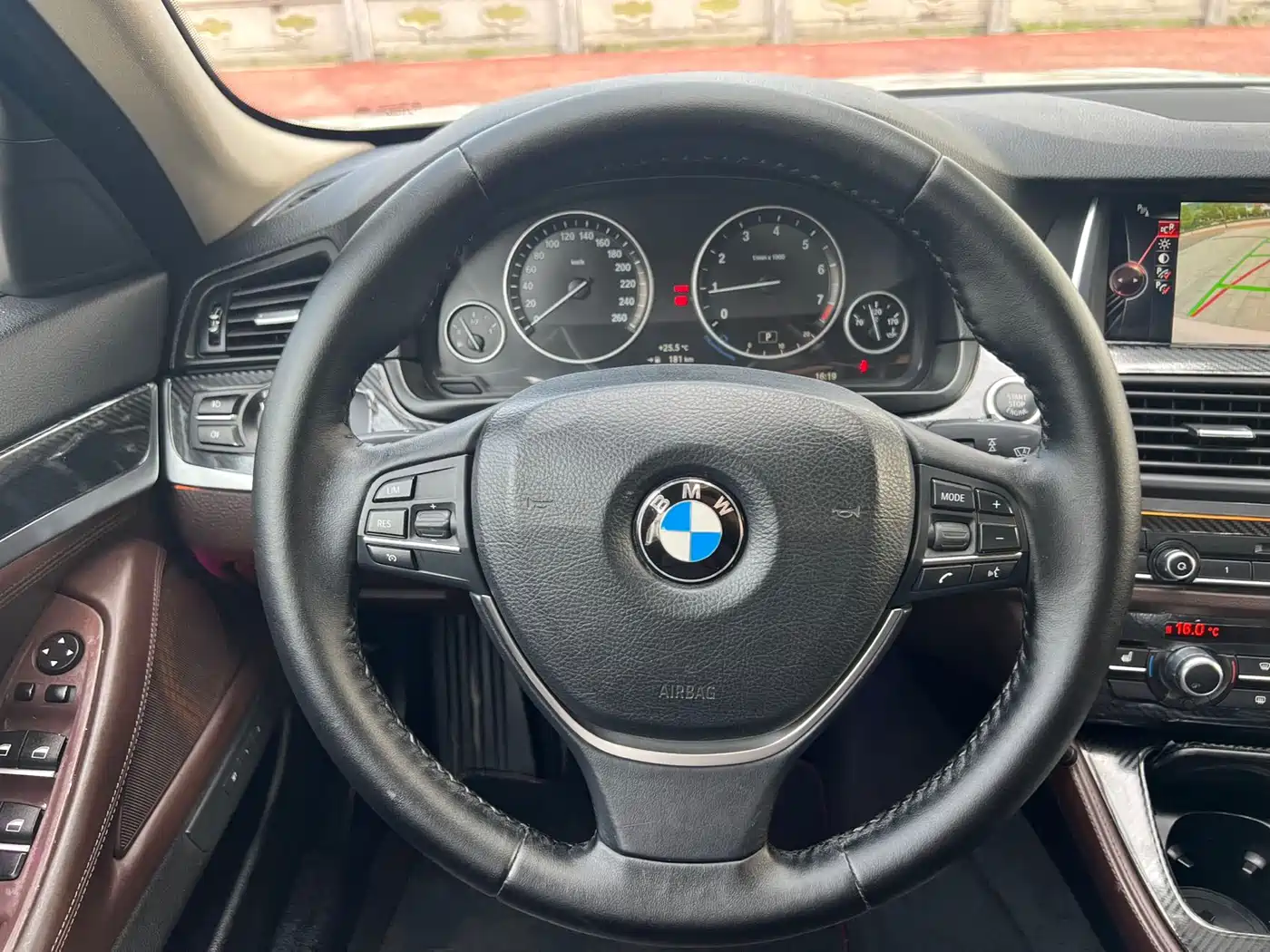 BMW 5 Series 2014 525Li Luxury Design Package фото 13